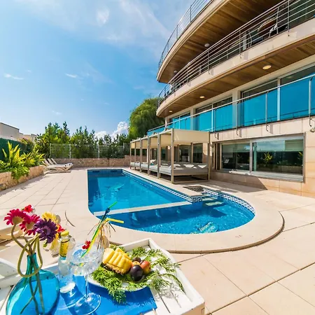Holiday home In With Jacuzzi *
